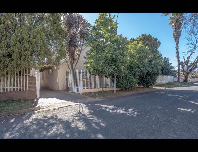 6 BEDROOM HOUSE FOR SALE IN KENSINGTON